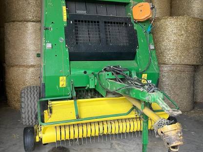 Rundballenpresse John Deere 582