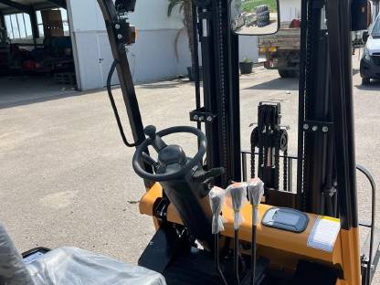 Bild 5:1,5 t Elektrostapler Triplexmast 25 Bstd.