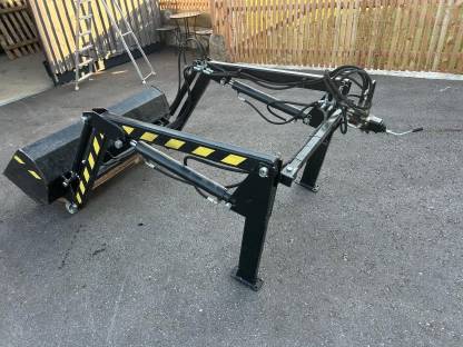 Bild 3:Frontlader für Kleintraktor