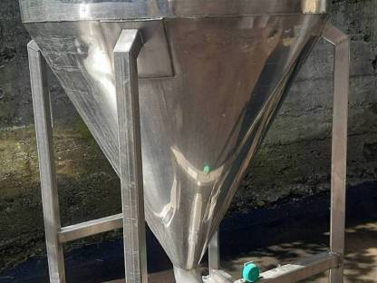 Bild 3:Edelstahlbehälter