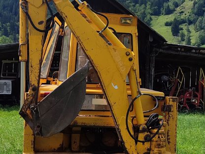 Bild 6:Ford 550 Radlader mit Heckbagger