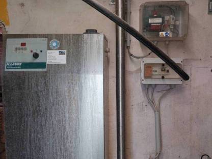 Bild 3:Ziegenmelkanlage komplett