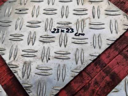 Bild 3:Alu-Blechreste Tränenblech