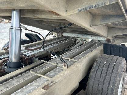 Bild 4:Kippanhänger, Dreiseitenkipper, Tandemkipper, Tieflader