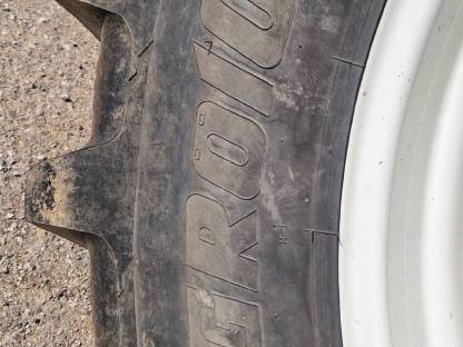 Bild 3:2x 650/65 R38 80% Özka Agrö 10