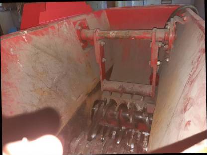 Bild 3:Pöttinger Multibrik Brikettspresse