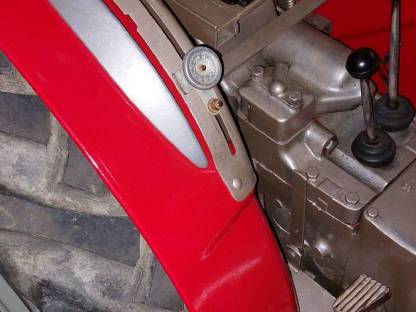 Bild 9:MF 130 Weinbergschlepper Schmalspur