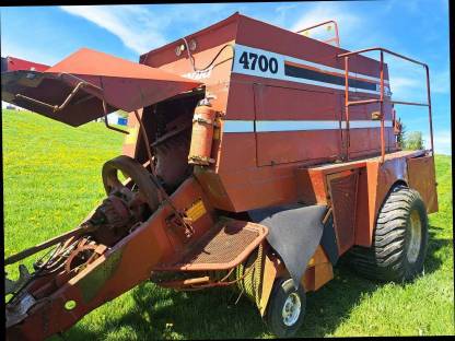 Bild 4:Hesston 4700 Quaderballenpresse