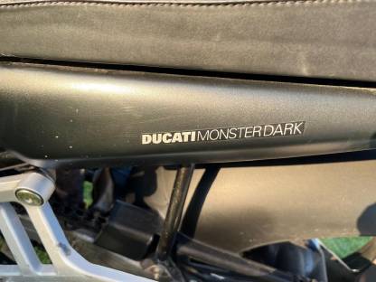 Bild 4:Ducati Monster 750 Black Edition M1