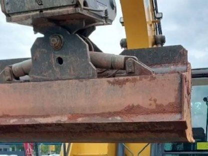 Bild 2:Oil Quick OQ70/55 mit Böschungslöffel und Tieflöffel