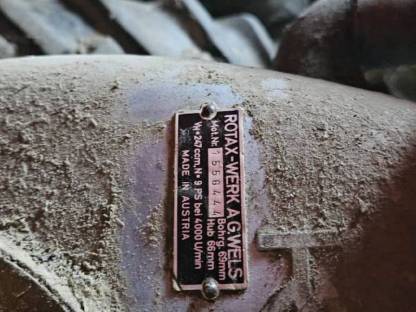 Bild 4:2 Vogel & Noot Motormäher mit 2 Mähbalken und Bandrechen