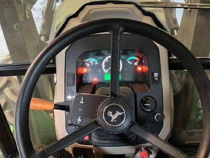 Bild 3:John Deere 5075E mit Hauer Frontlader