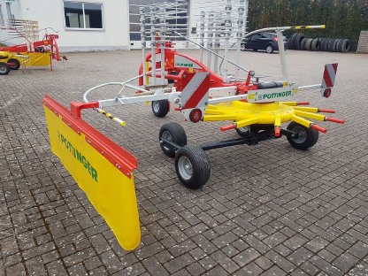 Bild 2:Pöttinger Schwader TOP 422