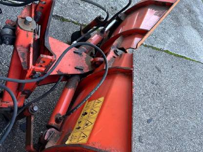 Bild 6:Schneepflug für Iseki Kubota Variopflug