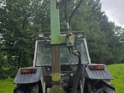 Bild 6:Holzspalter für Traktor