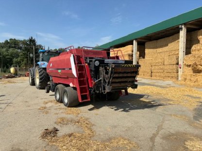 Bild 5:Case IH 540 Großballenpresse