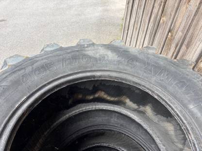 Bild 4:Reifen 445/70 R24