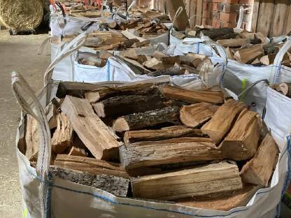 Weiches und hartes Brennholz