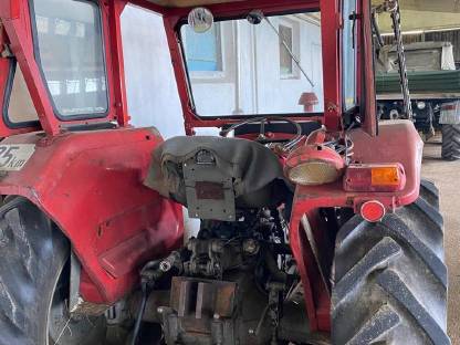 Bild 3:Massey Ferguson 135 Agrarfahrzeug