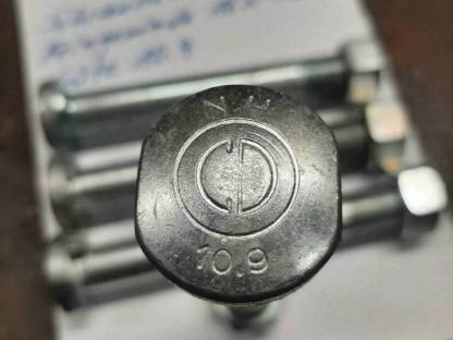 Bild 2:4 Verstellfelgen Schrauben 16x120