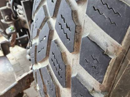 Bild 3:Reifen Nokian 480/80R38