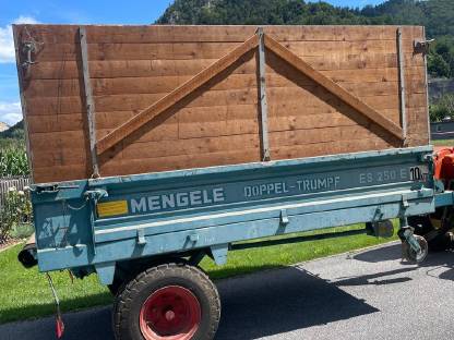 Bild 2:Mengele Miststreuer Doppel-Trumpf