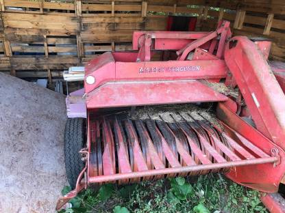 Bild 6:MF Kleinballenpresse