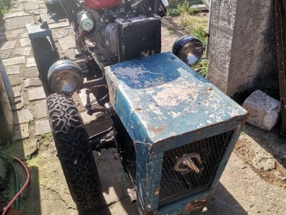 Bild 3:Eigenbautraktor