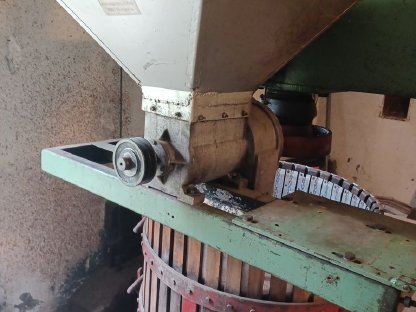 Bild 2:Mostpresse, Schwader, Waage, Schneepflug, Schaufel, Palettengabel