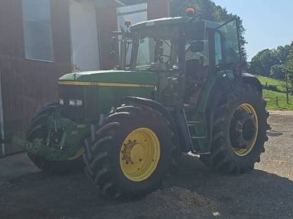 John Deere 6910