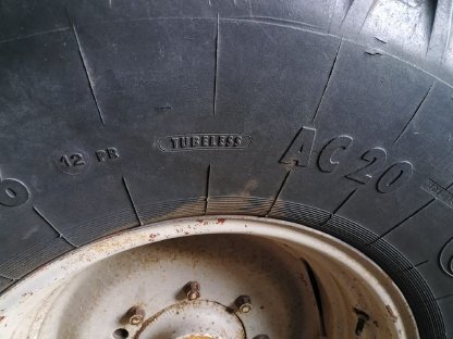 Bild 2:Suche Reifen 23.1 - 26 12 PR AC20