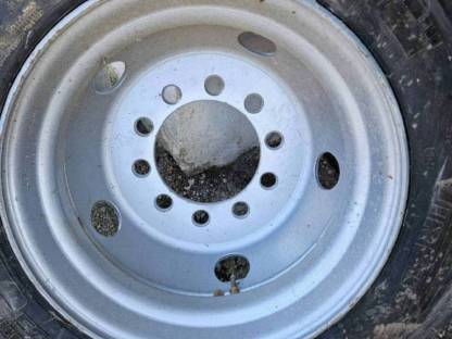 Bild 4:Neues Komplettrad für Tieflader