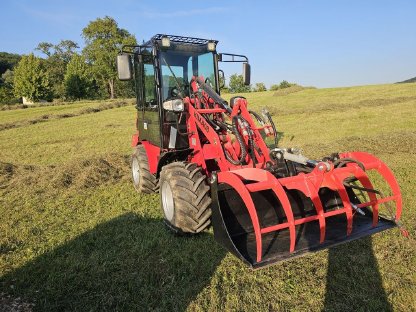 Bild 2:Neuwertiger Hoflader KIMA 08