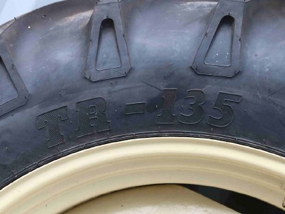 Bild 2:Kompletträder 15,5-38 neu