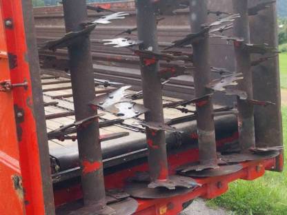 Bild 8:Pöttinger Miststreuer 6001