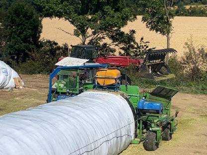 Bild 3:Siloschlauchpressen