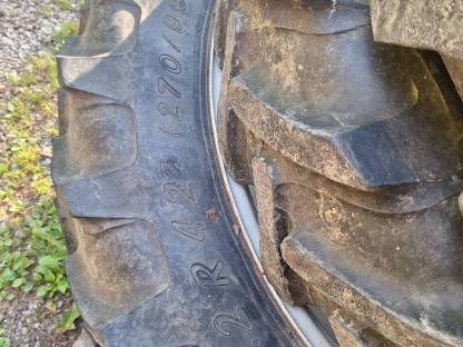 Bild 3:Pflegebereifung für Fiat 80-90 DT