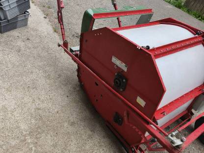 Bild 7:Obstauflesemaschine Feucht OB 80 mit 6 Körben