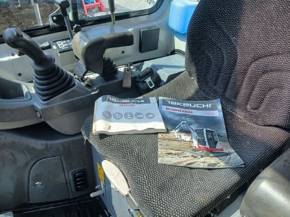 Bild 7:Minibagger Takeuchi TB216 V4 mit Powertilt