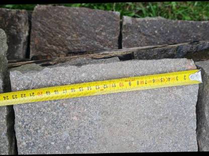 Bild 5:Natursteinplatten ca. 25 x 20 cm