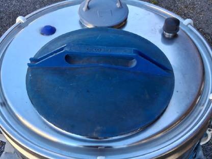 Bild 3:Westfalia Milchtank 250 l mit Wagen