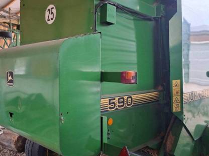 Bild 4:John Deere Rundballenpresse 590