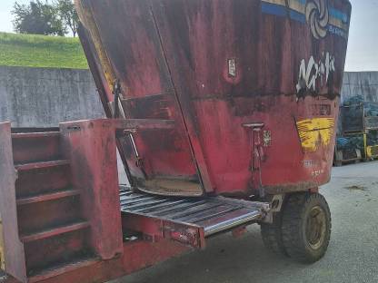 Verkaufe Futtermischwagen