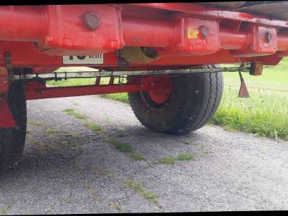 Bild 5:Pöttinger Miststreuer 6001