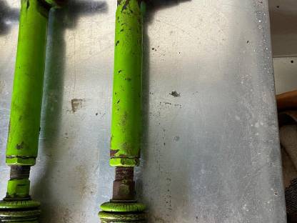 Bild 2:Merlo Spurstange / Kugelgelenk