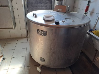 Milchkühlung mit 700 l Tank
