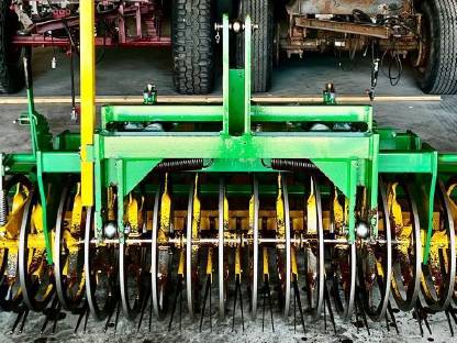 Bild 6:Kerner Frontpacker mit Messeregge und Lenkbock