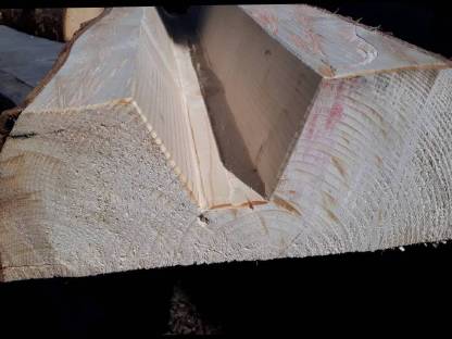 Bild 3:Holzrinnen für Forstwege