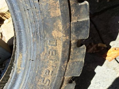 Bild 3:Gebrauchte Reifen