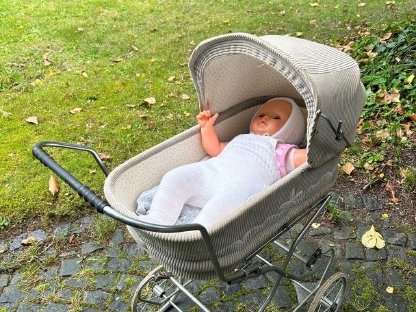 Bild 2:Puppenwagen und Puppe in liebevolle Kinderhände zu verschenken